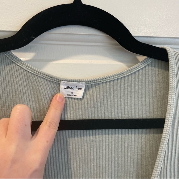 Aritzia top - Picture 3 of 4